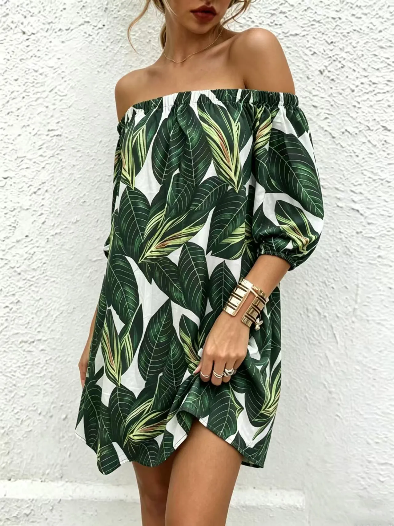 Fashionable and sexy one neck off shoulder green leaf print dress with vacation style seaside dress
Fashionable and sexy one neck off shoulder green leaf print dress with vacation style seaside dress