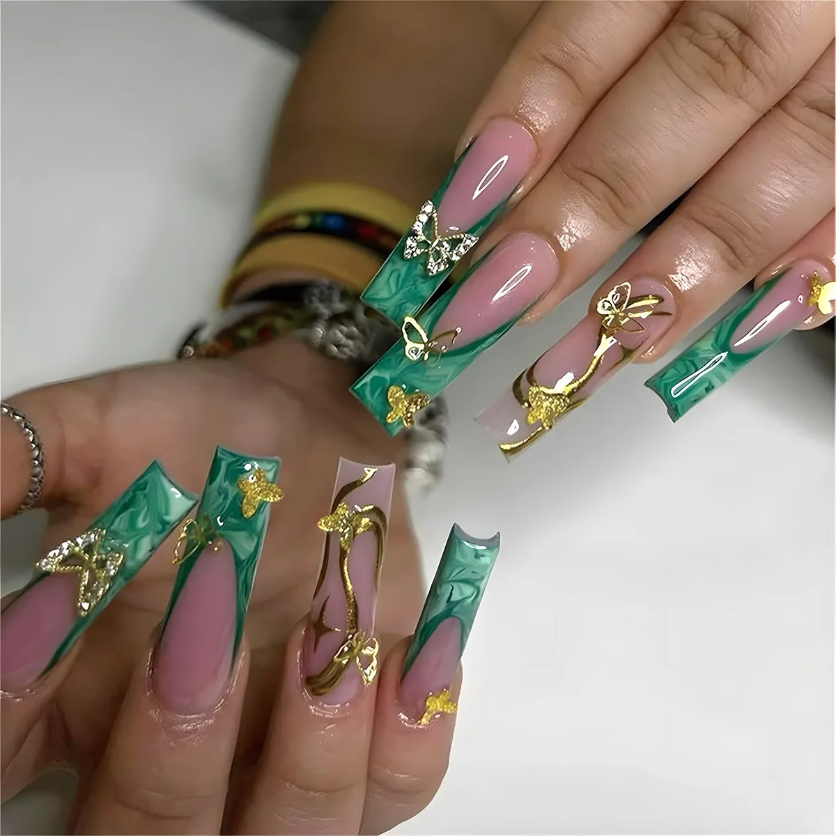 24pcs False Nail Sets Finished Green French Fake Nails Tips Press on Long Square with Glitter Golden Rhinestones Flower Manicure
24pcs False Nail Sets Finished Green French Fake Nails Tips Press on Long Square with Glitter Golden Rhinestones Flower Manicure