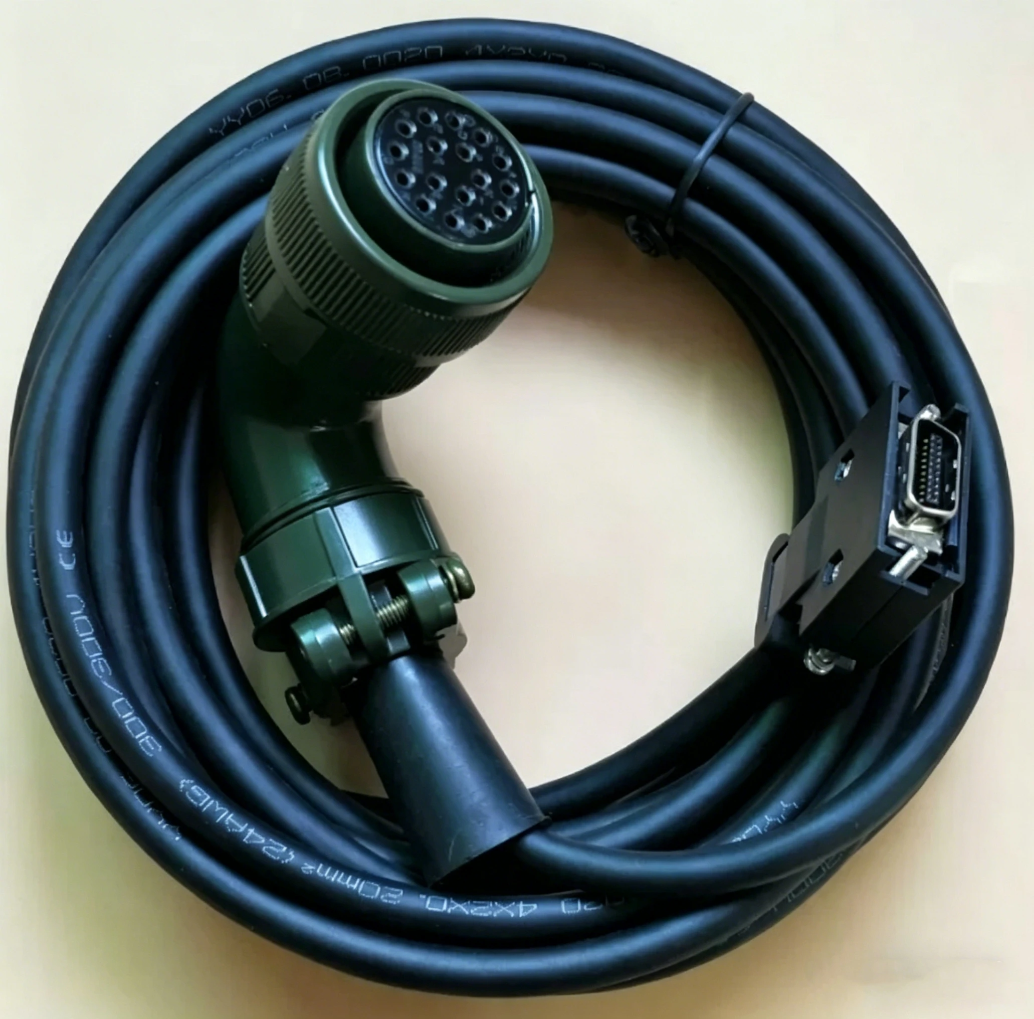 MR-J2S-100A+ driver HC-SFS102 cable signal line encoder line
MR-J2S-100A+ driver HC-SFS102 cable signal line encoder line
