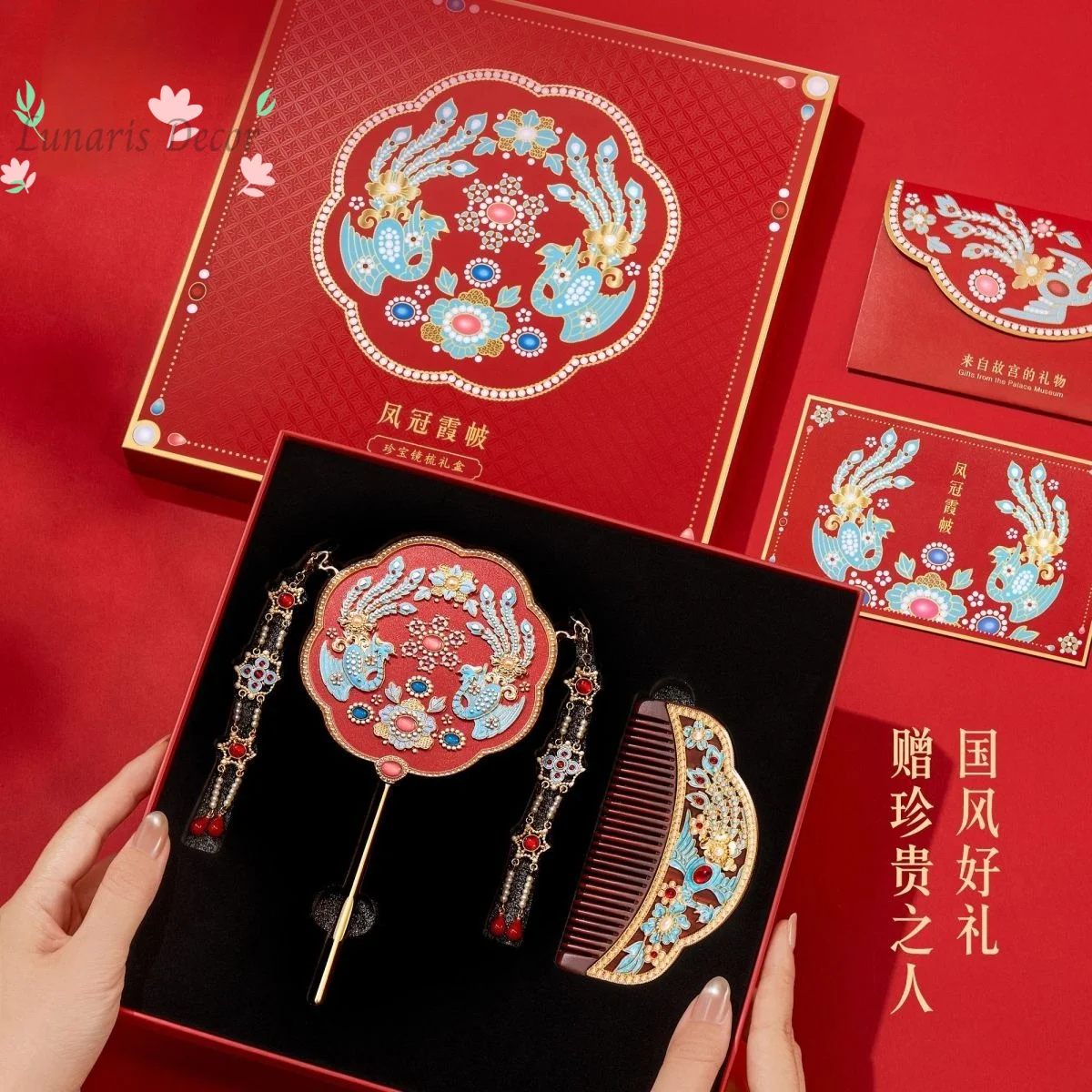 Forbidden City merchandise treasures phoenix crown mirror mirror comb gift box wedding engagement souvenir
Forbidden City merchandise treasures phoenix crown mirror mirror comb gift box wedding engagement souvenir