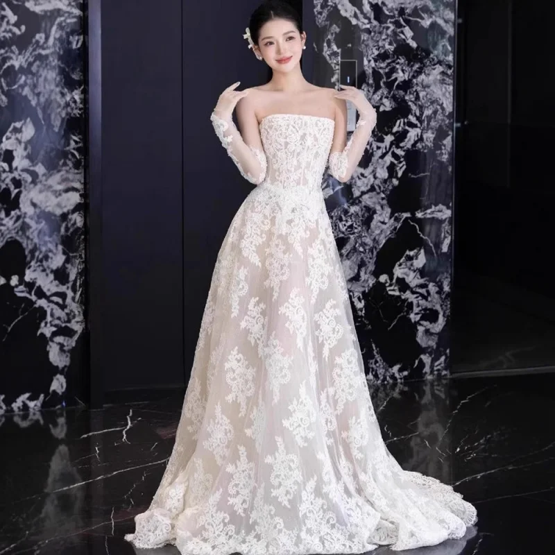 White strapless light wedding dress with a small train, ethereal bridal evening gown, high-end elegant dress
White strapless light wedding dress with a small train, ethereal bridal evening gown, high-end elegant dress