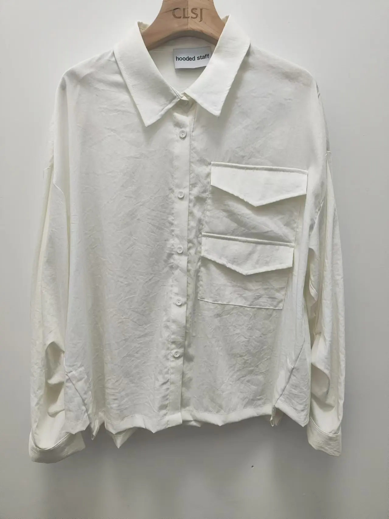 Hooded staff women's casual and fashionable white shirt with loose collar and one size fits all long sleeved shirt
Hooded staff women's casual and fashionable white shirt with loose collar and one size fits all long sleeved shirt