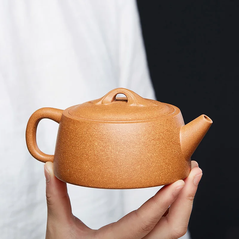 Yixing Pure Handmade Purple Clay Zisha Chinese Pot Famous Well Curb Teapot Single Ore Descending Slope Mud Goods Tea Set
Yixing Pure Handmade Purple Clay Zisha Chinese Pot Famous Well Curb Teapot Single Ore Descending Slope Mud Goods Tea Set