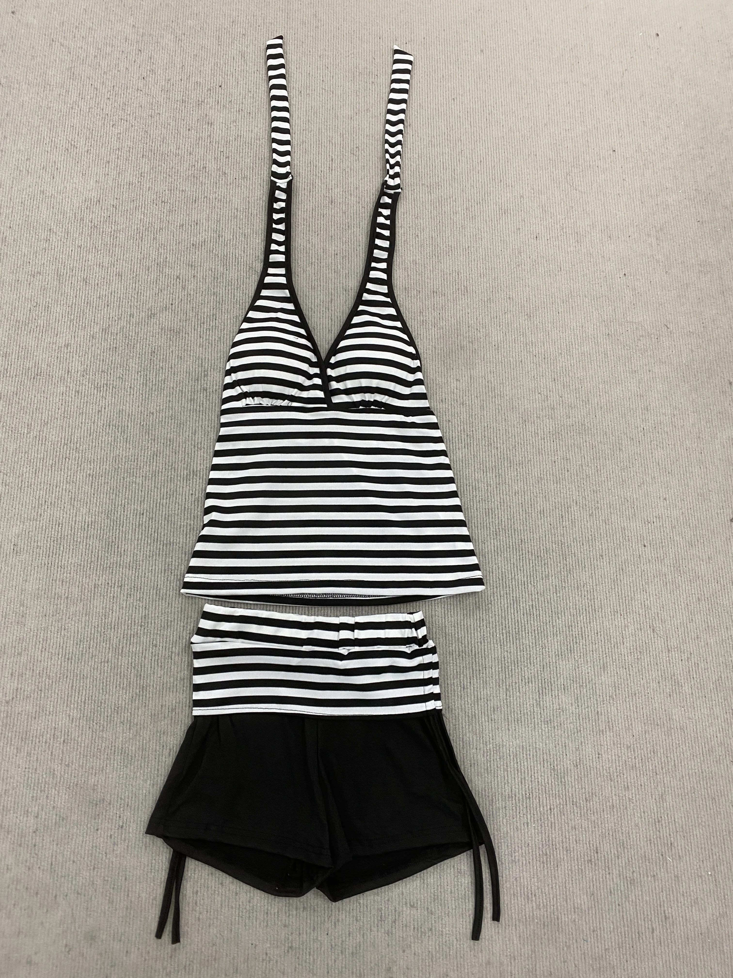 Summer retro black white striped halter top black shorts set European and American casual slim fit versatile halter shorts set
Summer retro black white striped halter top black shorts set European and American casual slim fit versatile halter shorts set