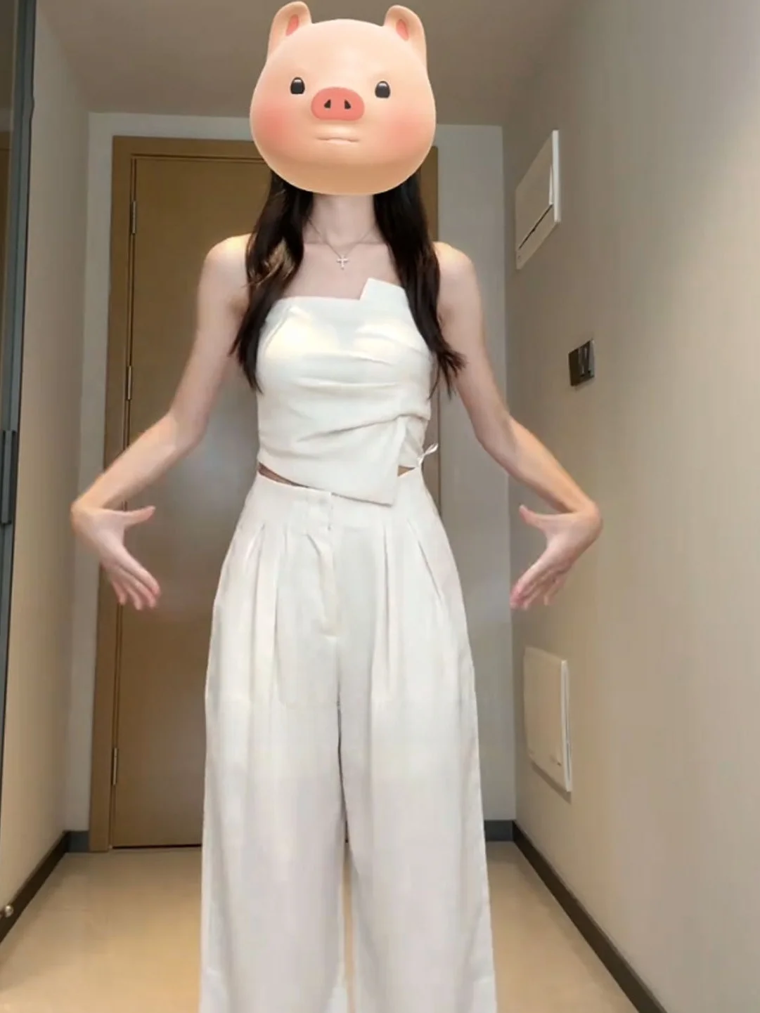 Elegant White Strapless Vest Women's High Waist Loose Casual Pants Fashion Set Summer 2026 Commute Style Pure Color Two-Piece...
Elegant White Strapless Vest Women's High Waist Loose Casual Pants Fashion Set Summer 2026 Commute Style Pure Color Two-Piece...