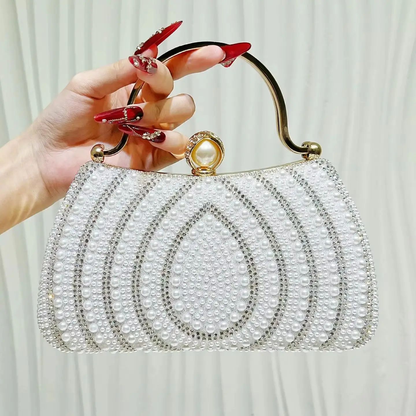 CHIC Handmade Luxury Diamond Pearls Women Handbag French Elegant Lady Clutches Fashion Evening Party Phone Lipstick Bags Female
CHIC Handmade Luxury Diamond Pearls Women Handbag French Elegant Lady Clutches Fashion Evening Party Phone Lipstick Bags Female