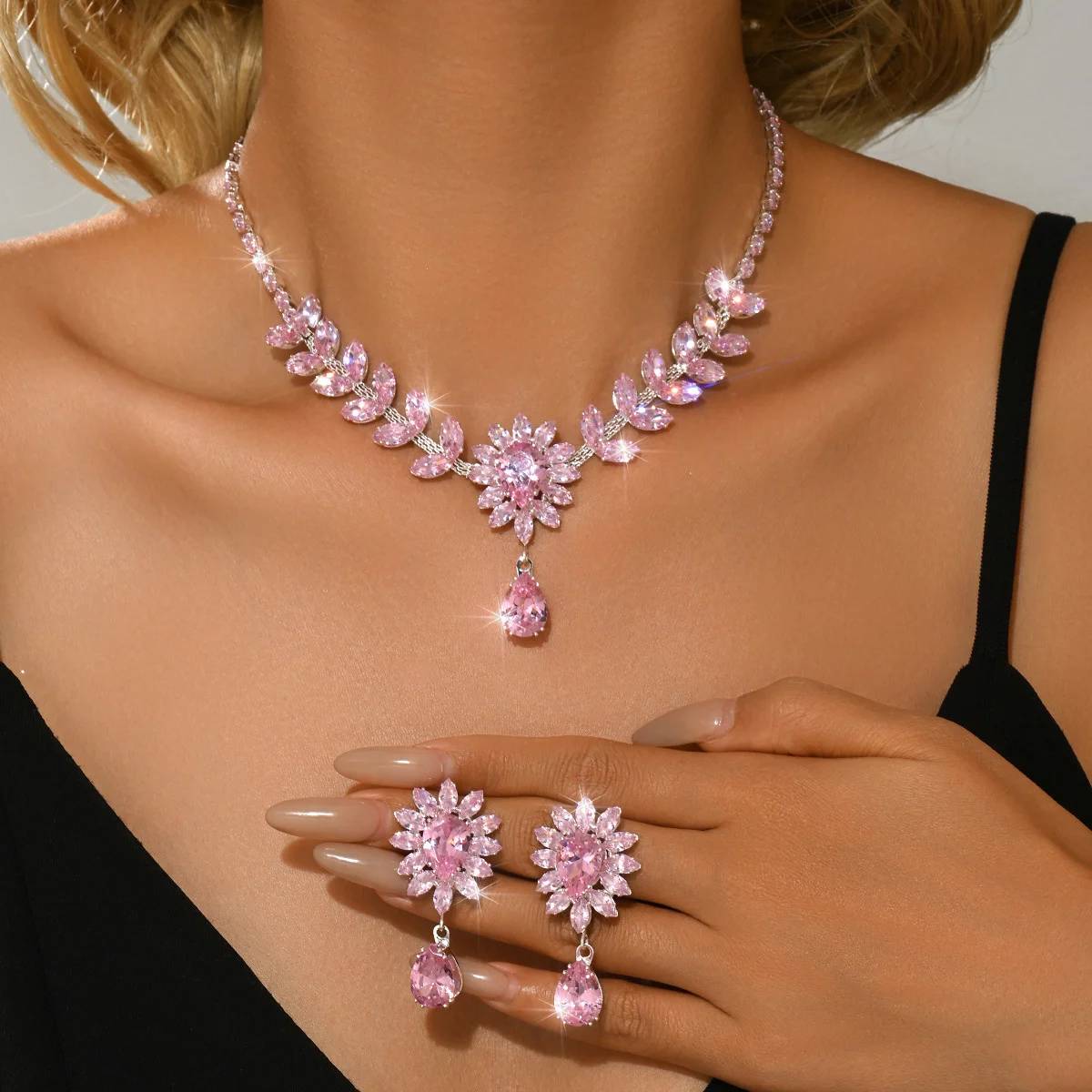 Pink necklace and earrings set for women - Zircon claw chain. Fashionable, luxurious and high-end zircon jewelry.
Pink necklace and earrings set for women - Zircon claw chain. Fashionable, luxurious and high-end zircon jewelry.