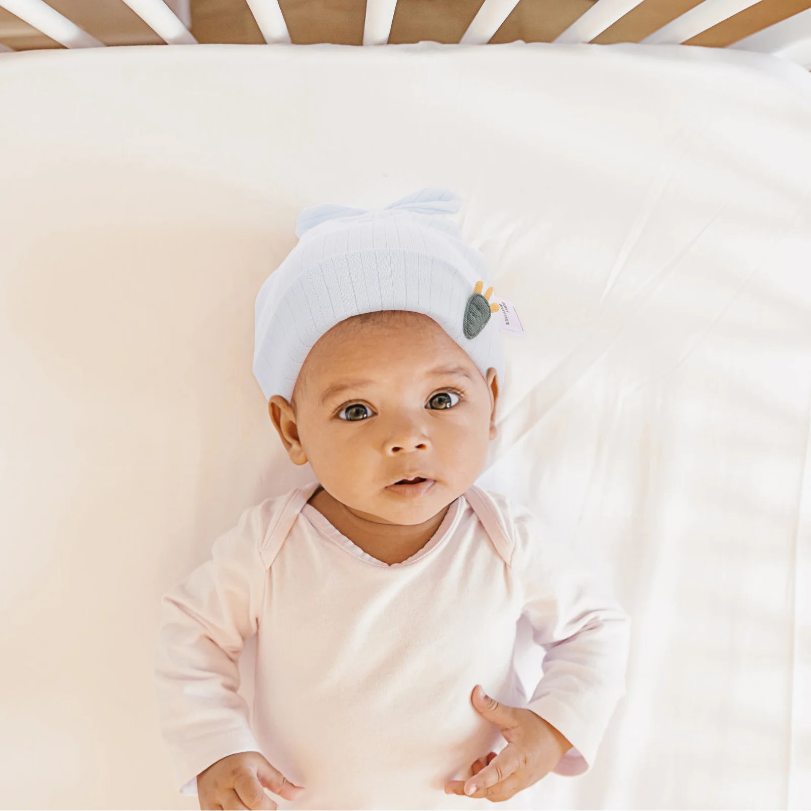 Хлопковая шапка для новорожденных, двухслойная мягкая теплая детская шапочка для детей 0-6 месяцев, милая шапка с заячьими ушками для маленьких мальчиков и девочек, шапка для малышей
Хлопковая шапка для новорожденных, двухслойная мягкая теплая детская шапочка для детей 0-6 месяцев, милая шапка с заячьими ушками для маленьких мальчиков и девочек, шапка для малышей