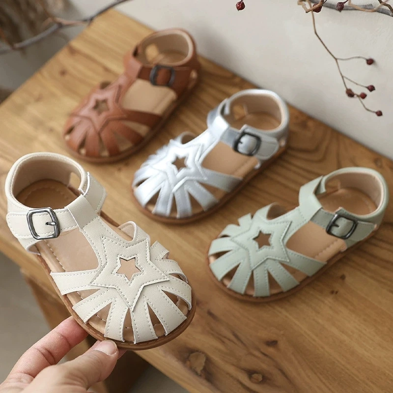 2026 New Kids Closed Toe Sandals Star Cutout Design Cow Split Leather Upper Hollow Out Breathable Summer Boys Girls Casual Shoes
2026 New Kids Closed Toe Sandals Star Cutout Design Cow Split Leather Upper Hollow Out Breathable Summer Boys Girls Casual Shoes