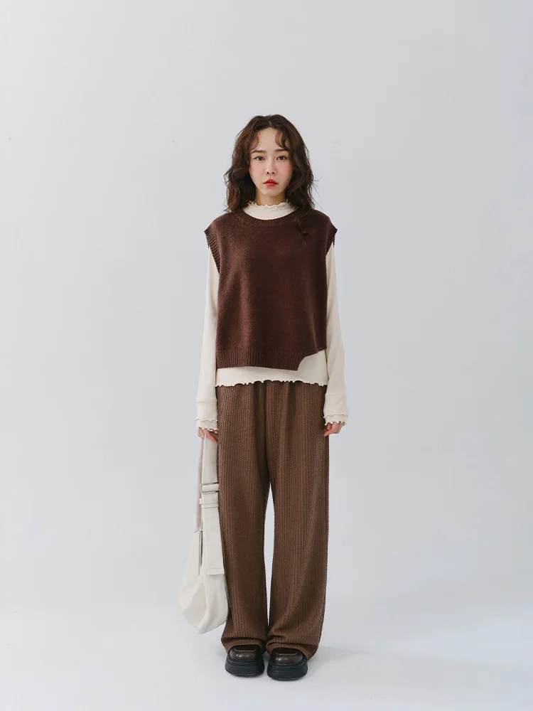 Queenop Autumn Winter New Women's Casual Furry Straight Pattern Embroidery Long Pants H-ape Loose Fit Elastic Waist
Queenop Autumn Winter New Women's Casual Furry Straight Pattern Embroidery Long Pants H-ape Loose Fit Elastic Waist