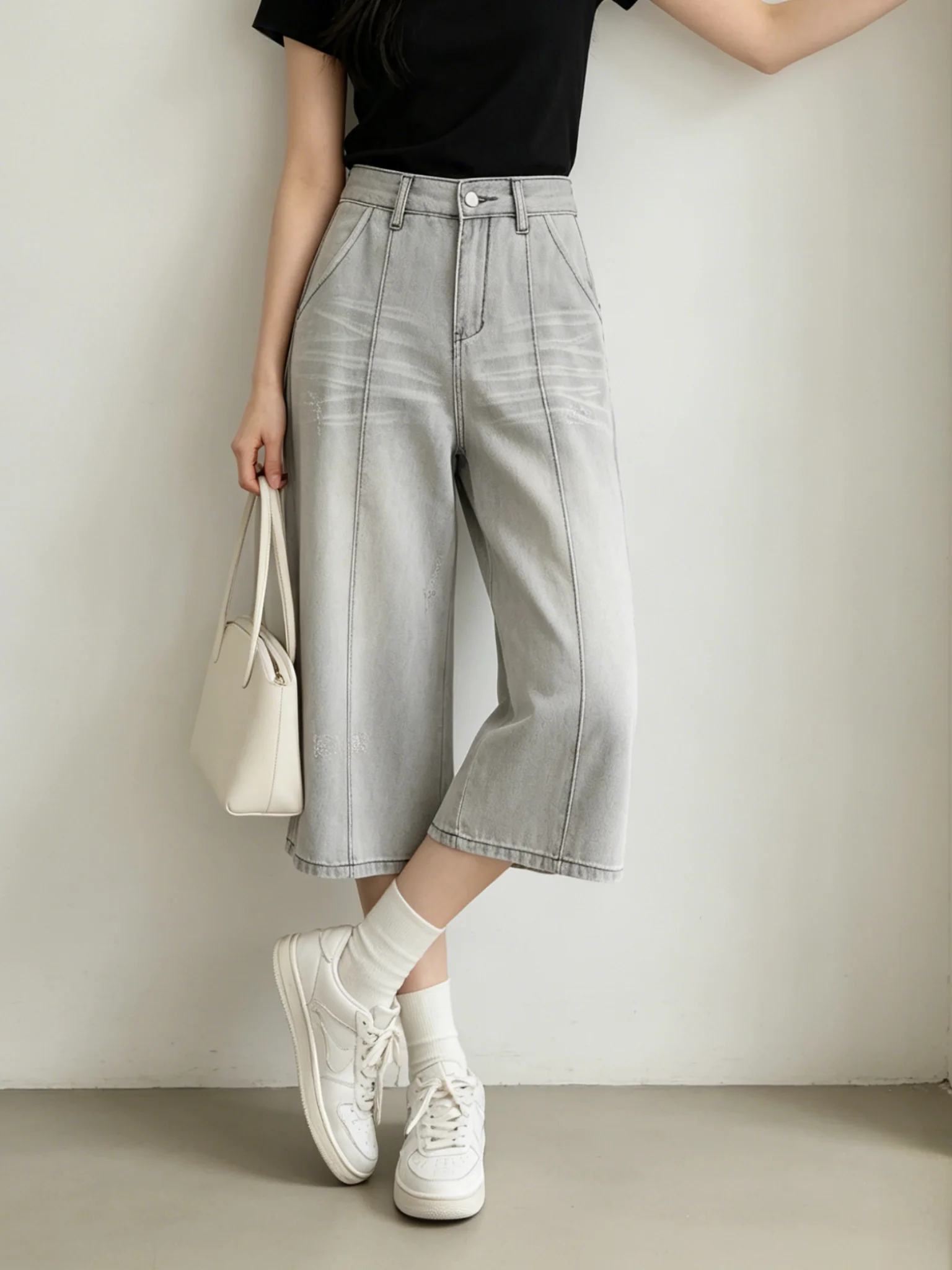 Light Washed High Waist Wide Leg Jeans Korean Style Commute Slimming Seven Feet Pants Soft Denim Casual Summer New Arrival
Light Washed High Waist Wide Leg Jeans Korean Style Commute Slimming Seven Feet Pants Soft Denim Casual Summer New Arrival