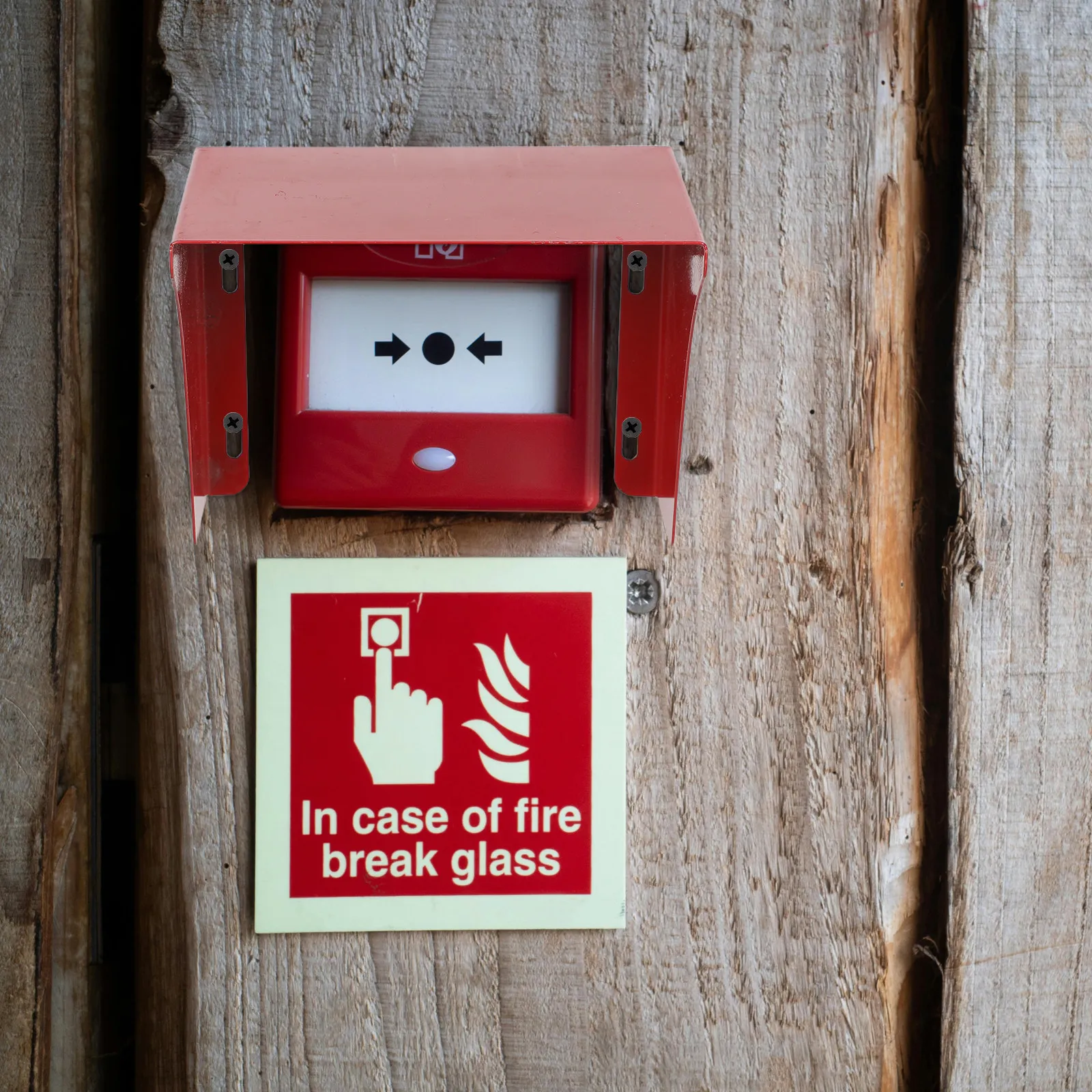 Fire Alarm Protector Cover Waterproof Splashproof Rain Cover Half Frame Manual Emergency Button Guard Outdoor Safety Switch
Fire Alarm Protector Cover Waterproof Splashproof Rain Cover Half Frame Manual Emergency Button Guard Outdoor Safety Switch