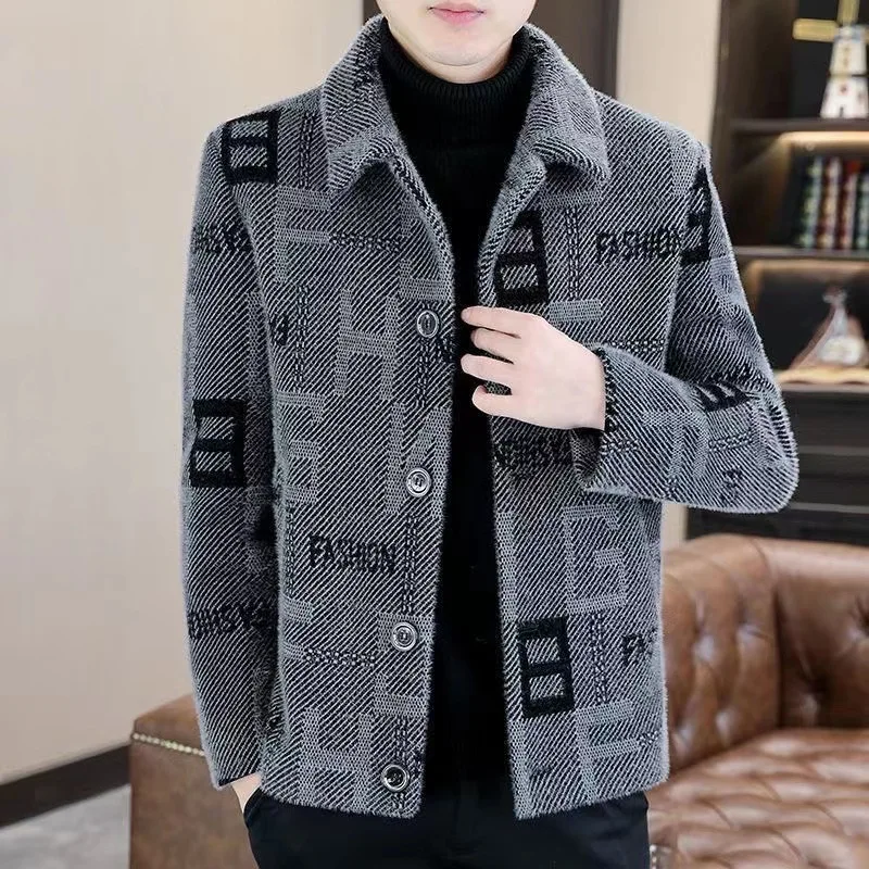 Men's Woolen Jaet Thiened Autumn Winter New Sle Casual Warm Coat ort Length Korean Version Fce Lined Long Sve Coat
Men's Woolen Jaet Thiened Autumn Winter New Sle Casual Warm Coat ort Length Korean Version Fce Lined Long Sve Coat