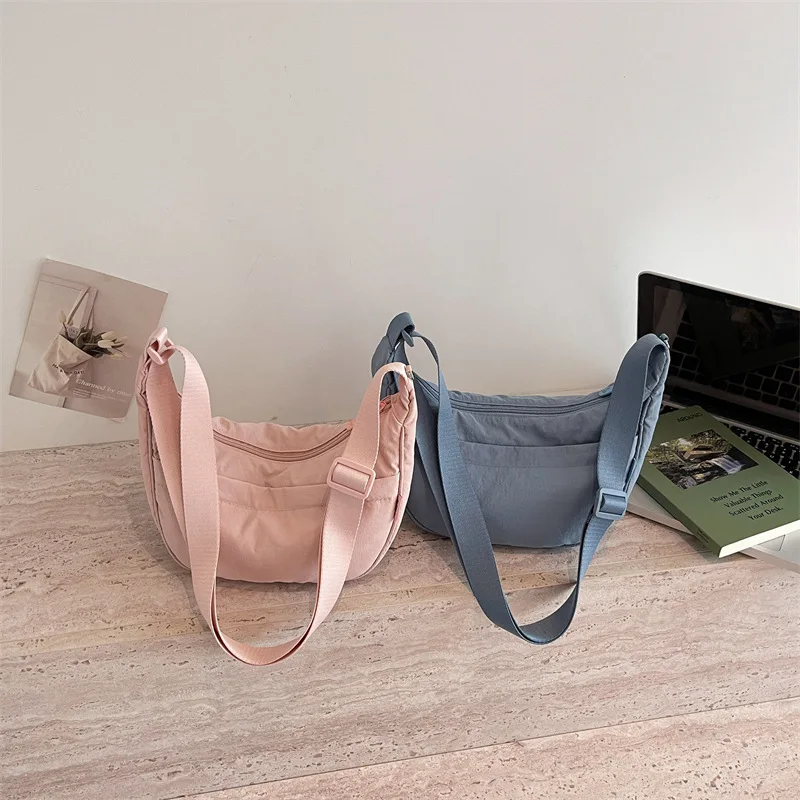 New Nylon Crossbody Bags for Women Simple Versatile Solid Color Canvas Shoulder Bag Lightweight Fashion Commute Underarm Bag
New Nylon Crossbody Bags for Women Simple Versatile Solid Color Canvas Shoulder Bag Lightweight Fashion Commute Underarm Bag
