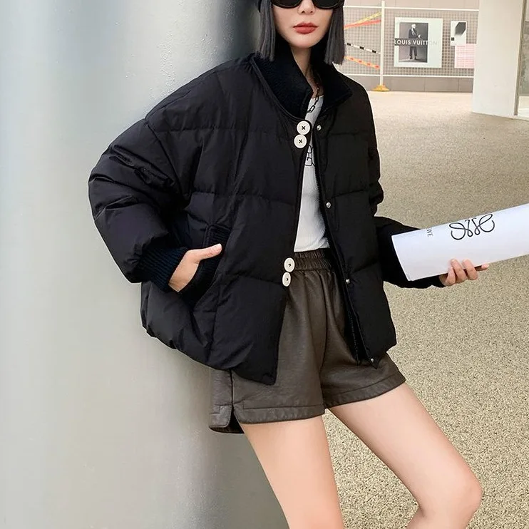 Fashionable Women's Cotton Coat 2025 Winter New Korean Style Solid Color Versatile Loose Casual Warm Stand Collar Jacket Coat
Fashionable Women's Cotton Coat 2025 Winter New Korean Style Solid Color Versatile Loose Casual Warm Stand Collar Jacket Coat