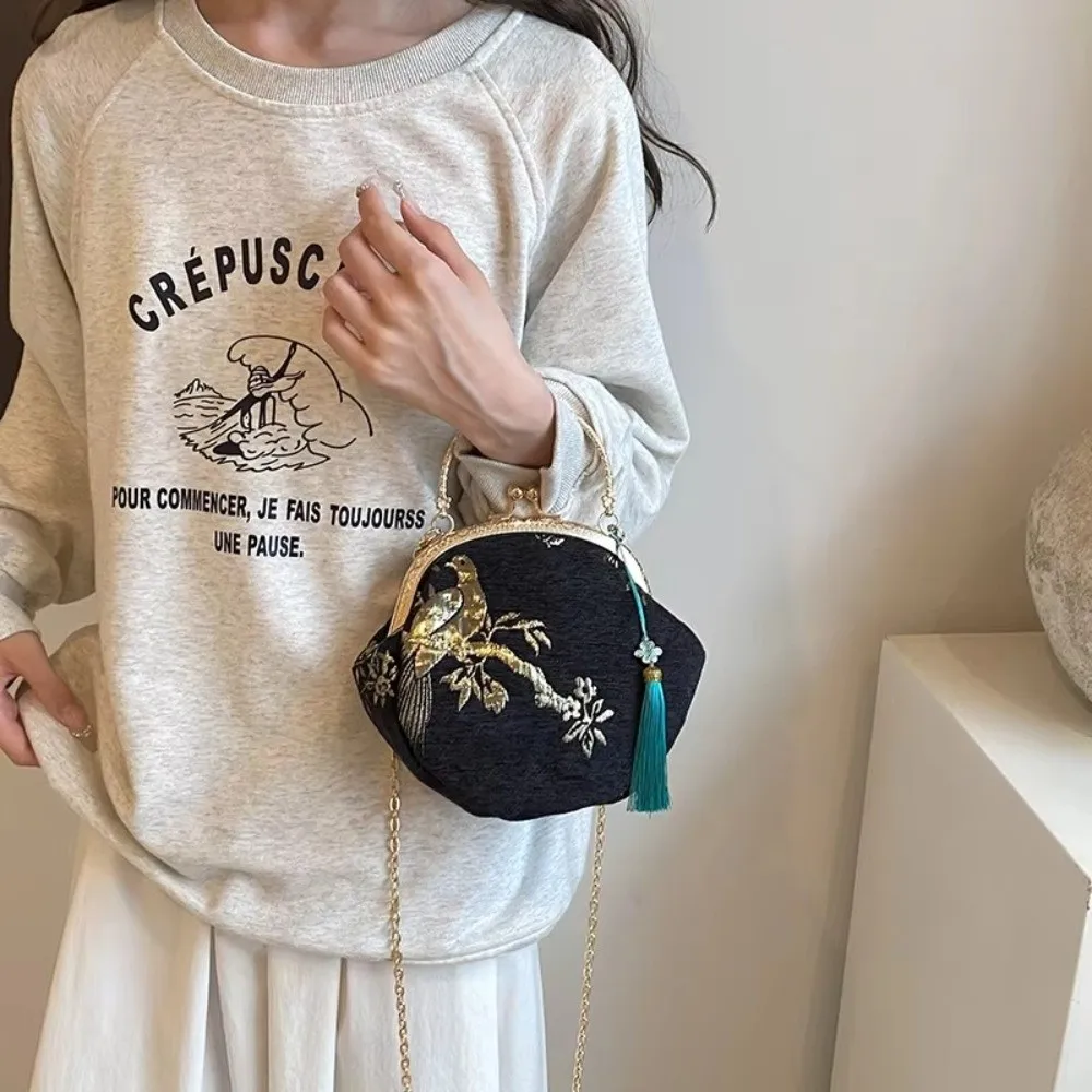 Tassel Pendant Evening Banquet Bag Single Shoulder Chain Strap Chinsese Style Bag Crossbody Bag Coin Purse Ladies Clutch Bag
Tassel Pendant Evening Banquet Bag Single Shoulder Chain Strap Chinsese Style Bag Crossbody Bag Coin Purse Ladies Clutch Bag