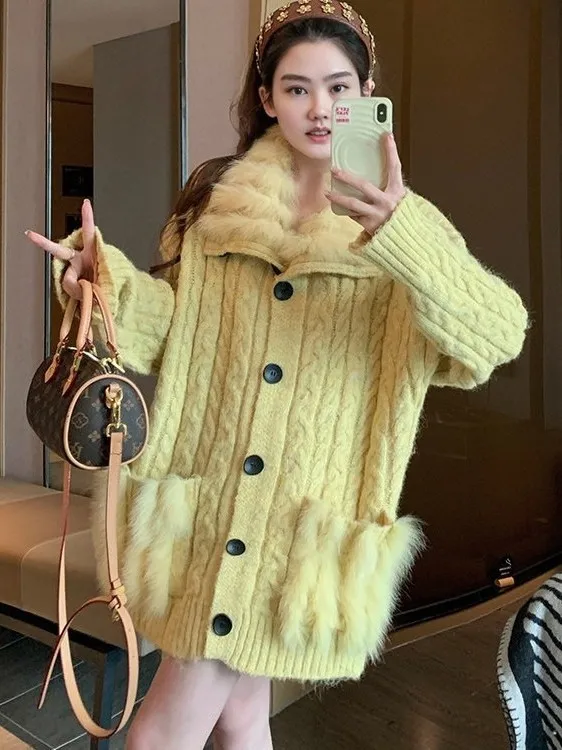 Желтый вязаный утепленный свободный кардиган для женщин: модная зимняя верхняя одежда, комфортное мягкое теплое пальто средней длины с длинными рукавами
Желтый вязаный утепленный свободный кардиган для женщин: модная зимняя верхняя одежда, комфортное мягкое теплое пальто средней длины с длинными рукавами