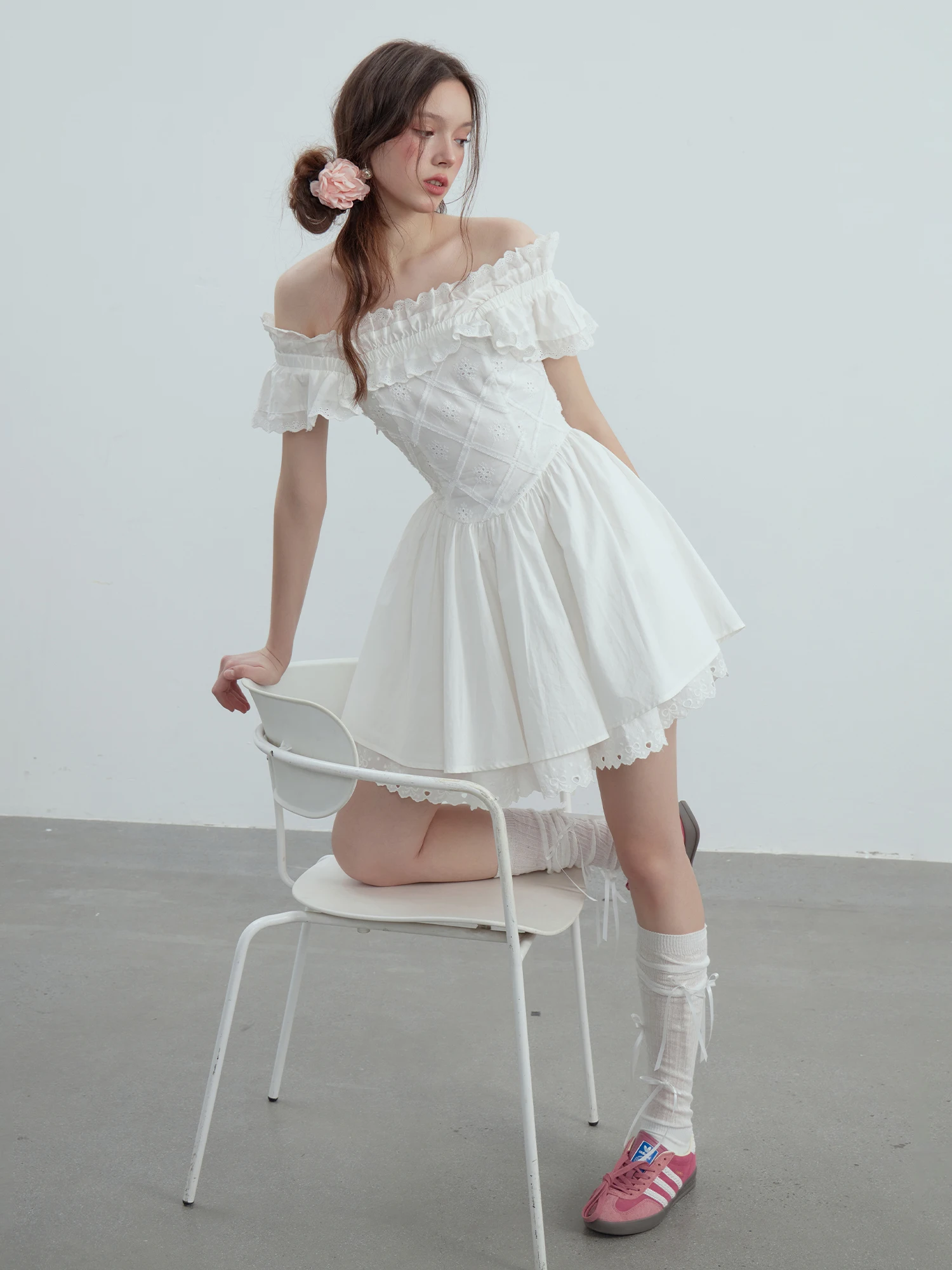 Summer New White Puffy Sleeve Short Dress Women's Princess Style Gathered Waist Cotton Material Sweet Style Dress
Summer New White Puffy Sleeve Short Dress Women's Princess Style Gathered Waist Cotton Material Sweet Style Dress