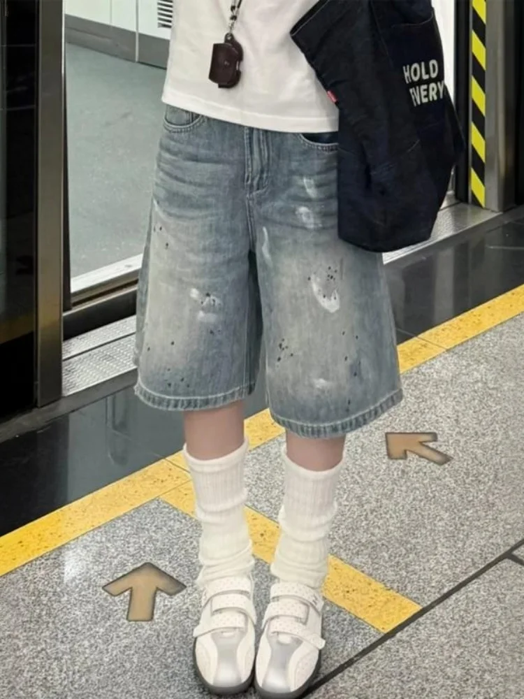 plus Size Retro Graffiti Five-Point Jeans Women Summer Loose Wide Leg Pants High Waist Casual Wear Resistant Denim Fabric
plus Size Retro Graffiti Five-Point Jeans Women Summer Loose Wide Leg Pants High Waist Casual Wear Resistant Denim Fabric