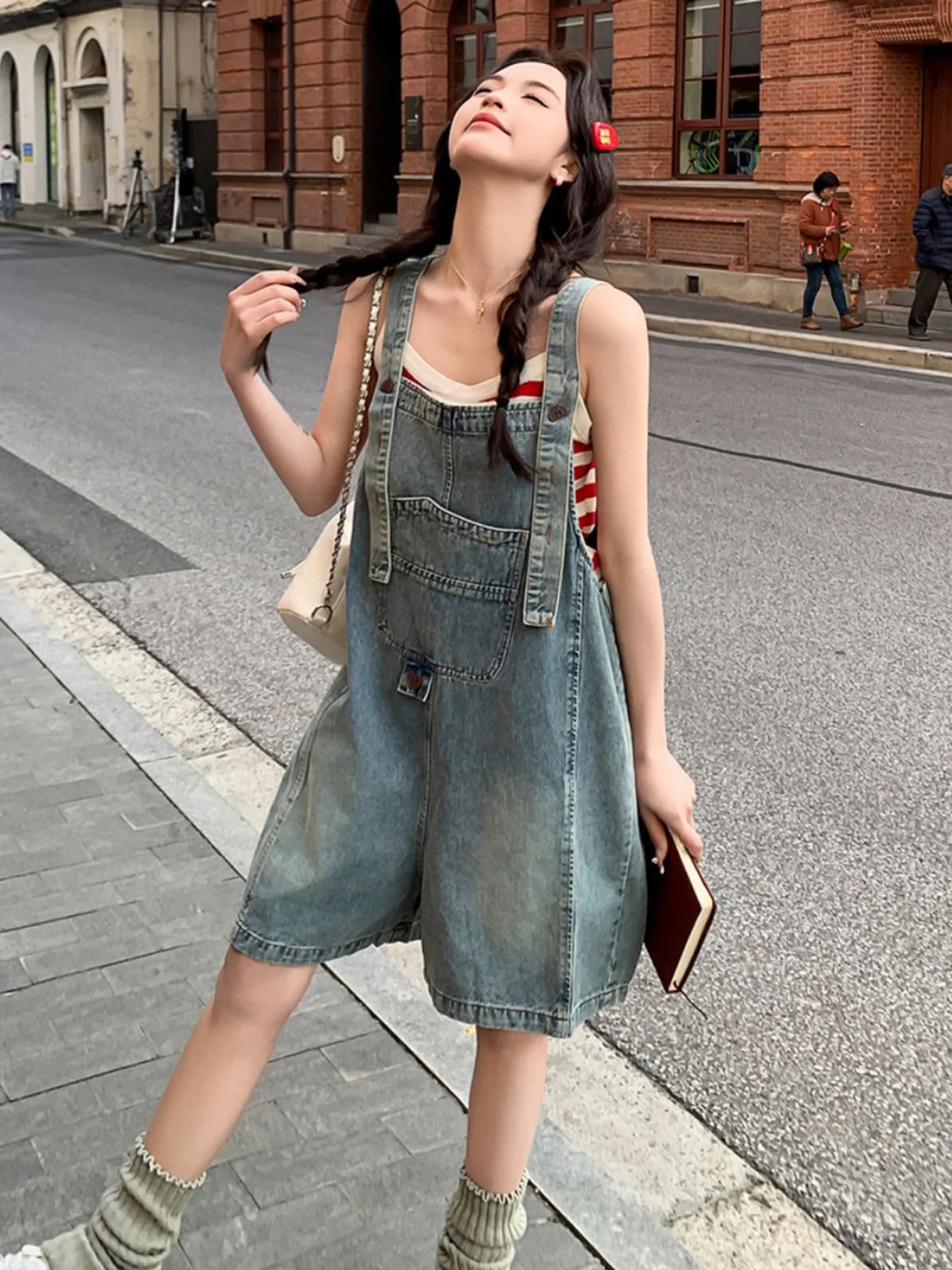 Retro Korean Style Denim Overalls Women's Summer Loose Casual Hong Kong Style High Waist Slimming Short Pants
Retro Korean Style Denim Overalls Women's Summer Loose Casual Hong Kong Style High Waist Slimming Short Pants
