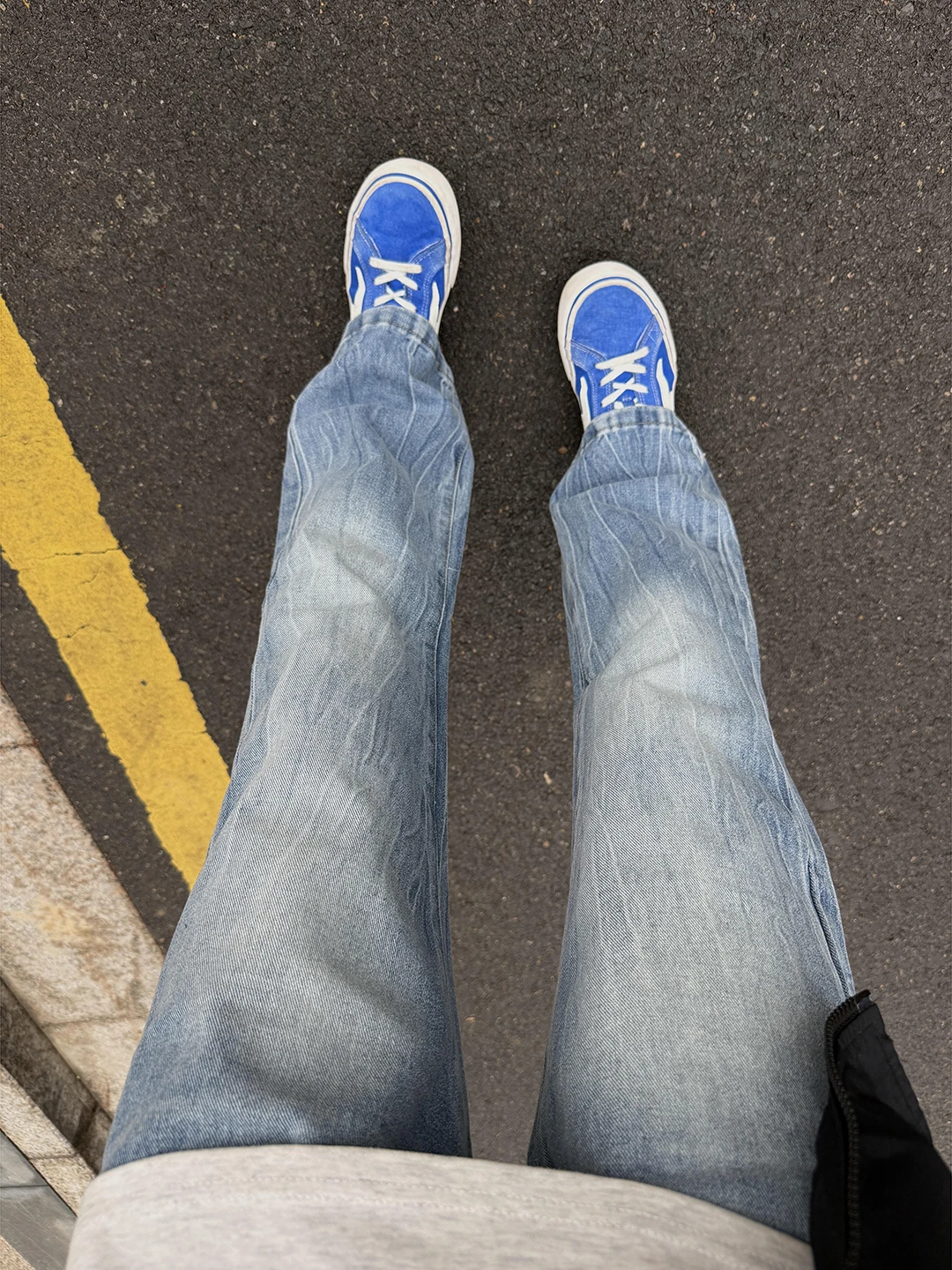 Blue Lightning Pattern Cowboy Jeans Men's American High Street Vibe Trousers CleanFit Waist up Micro Flare Long Pants
Blue Lightning Pattern Cowboy Jeans Men's American High Street Vibe Trousers CleanFit Waist up Micro Flare Long Pants