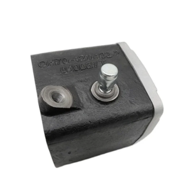 High Quality Cylinder in middle position QH70-4211402-2 Q10037T
High Quality Cylinder in middle position QH70-4211402-2 Q10037T