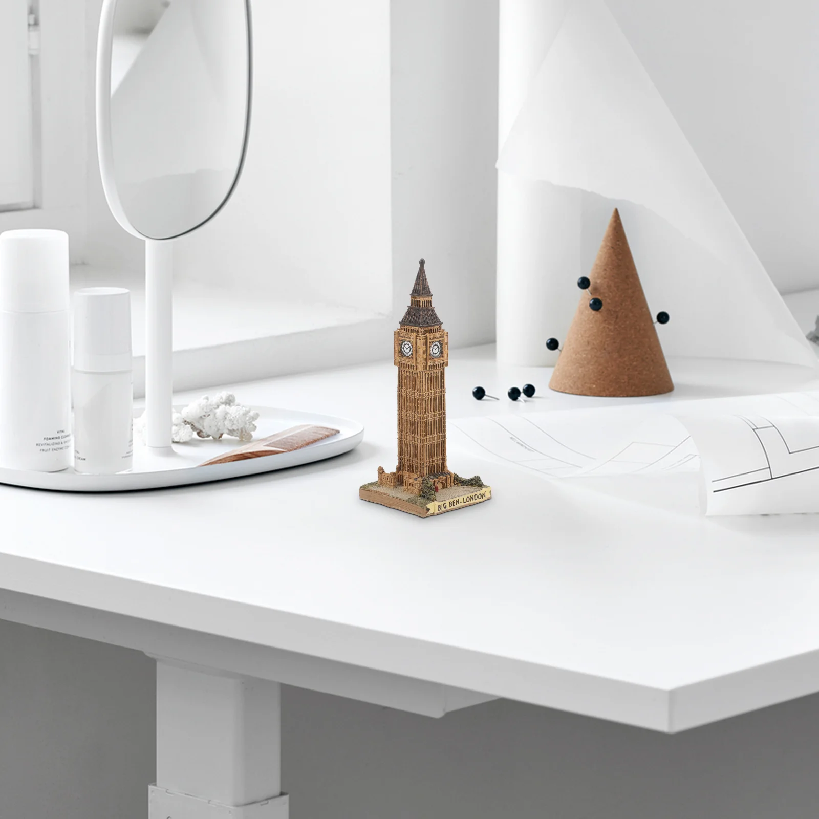 Big Ben Ornaments Sculpture Resin Crafts Building Model Statue Retro Adorn Decoration
Big Ben Ornaments Sculpture Resin Crafts Building Model Statue Retro Adorn Decoration