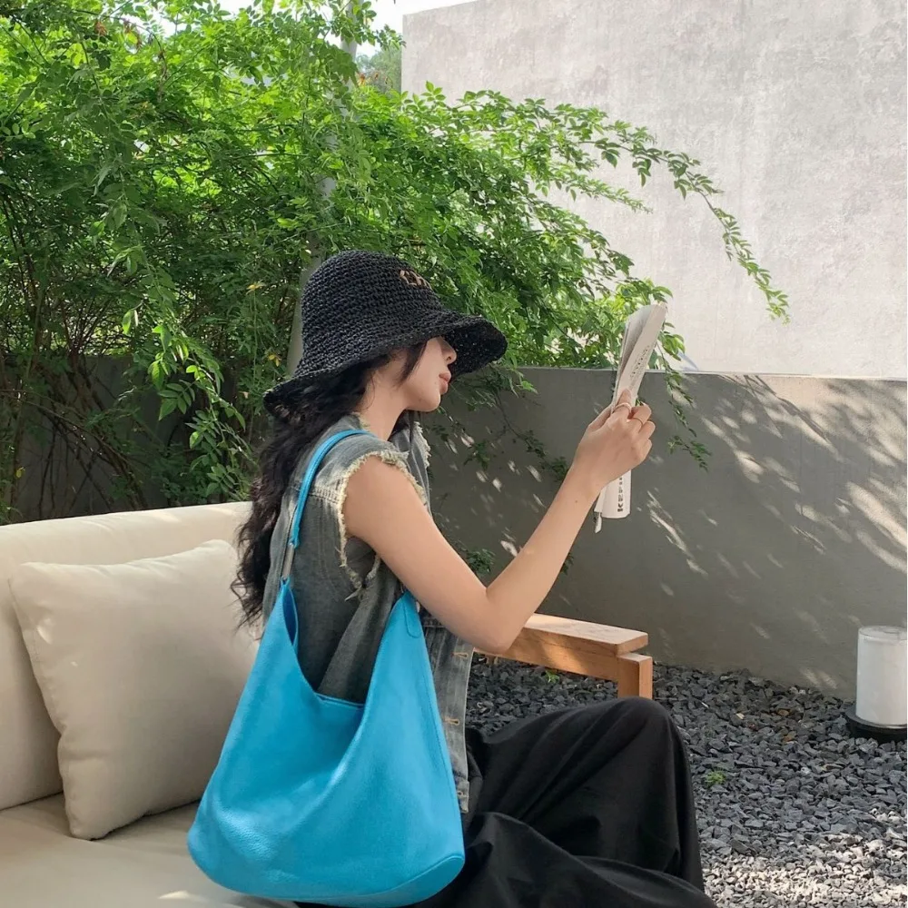 Niche Soft Leather Underarm Tote Bag Women's 2026 New Large-capacity Commuter Shoulder Daily Versatile Fashion Unique Texture
Niche Soft Leather Underarm Tote Bag Women's 2026 New Large-capacity Commuter Shoulder Daily Versatile Fashion Unique Texture