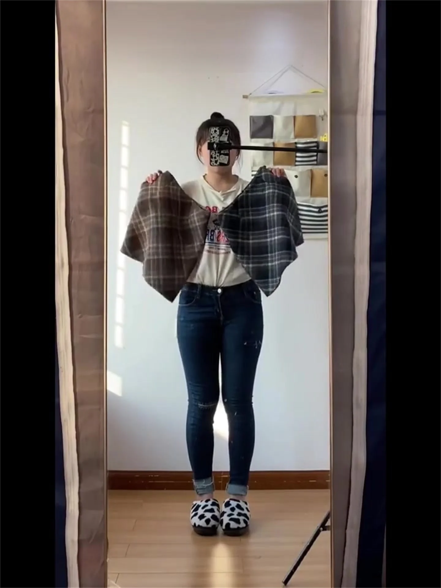 Женская короткая юбка А-силуэта с высокой талией, в клетку, из шерстяной ткани, облегающая, корейский стиль, с защитой от просвечивания
Женская короткая юбка А-силуэта с высокой талией, в клетку, из шерстяной ткани, облегающая, корейский стиль, с защитой от просвечивания