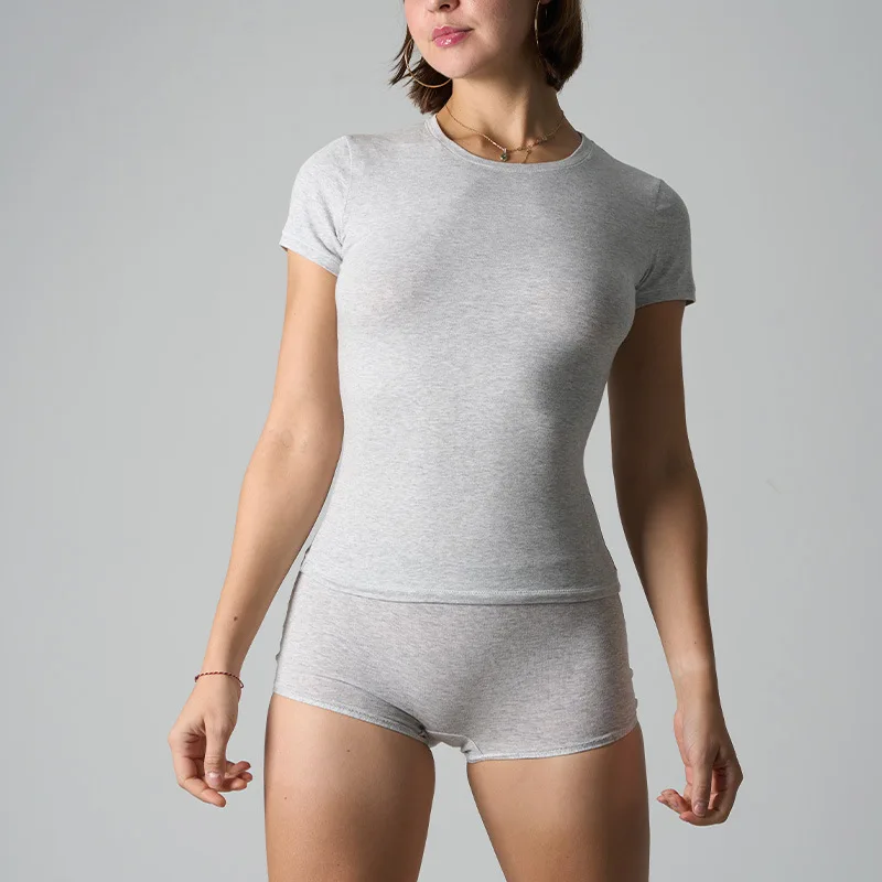 Женский облегающий топ с короткими рукавами и шорты для мальчиков, нижнее белье, комплект нижнего белья из двух предметов для лета, комфорт, легкая дышащая ткань
Женский облегающий топ с короткими рукавами и шорты для мальчиков, нижнее белье, комплект нижнего белья из двух предметов для лета, комфорт, легкая дышащая ткань