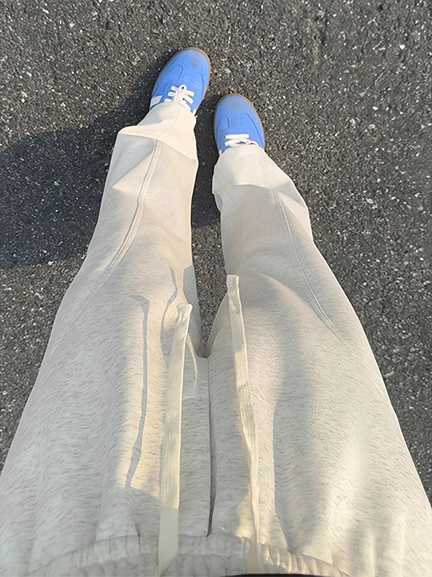 Мужские спортивные брюки свободного кроя в американском ретро-стиле, прямые брюки-клеш, осенняя молодежная повседневная спортивная одежда
Мужские спортивные брюки свободного кроя в американском ретро-стиле, прямые брюки-клеш, осенняя молодежная повседневная спортивная одежда