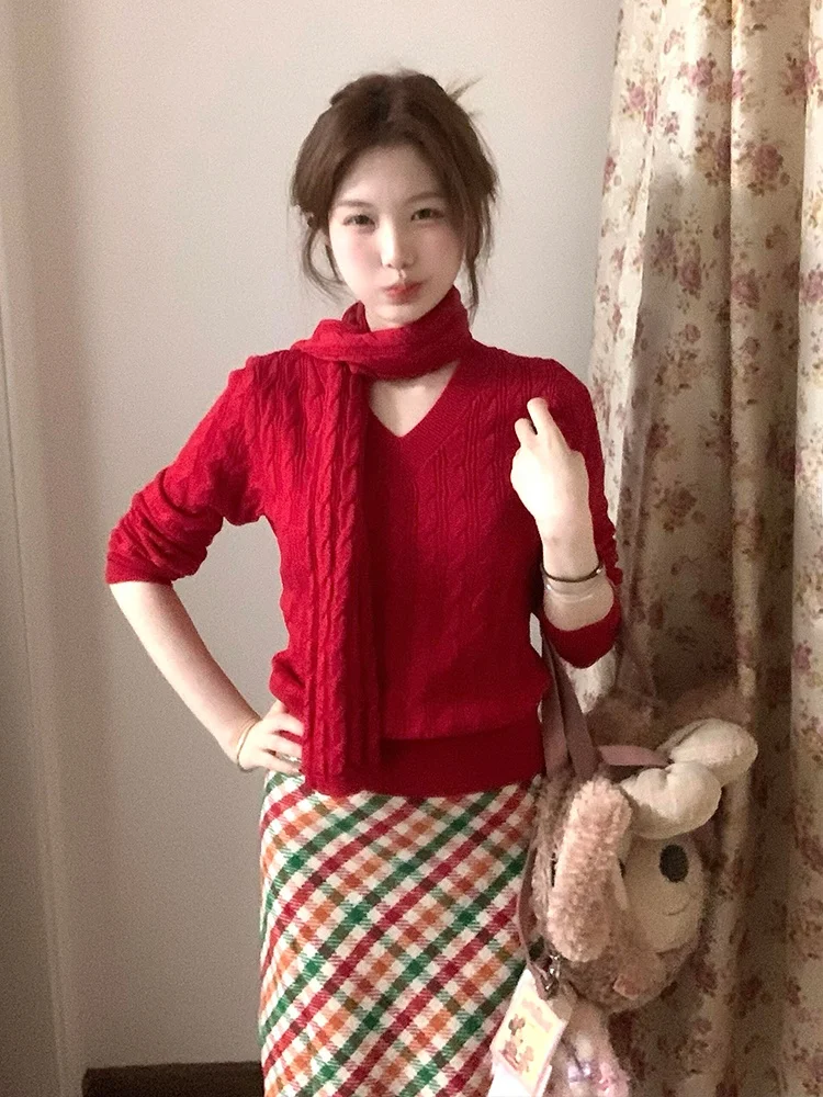 Красный вязаный свитер с V-образным вырезом и длинными рукавами, женский свободный облегающий топ для ранней весны, модный топ с шарфом-базой для Нового года
Красный вязаный свитер с V-образным вырезом и длинными рукавами, женский свободный облегающий топ для ранней весны, модный топ с шарфом-базой для Нового года