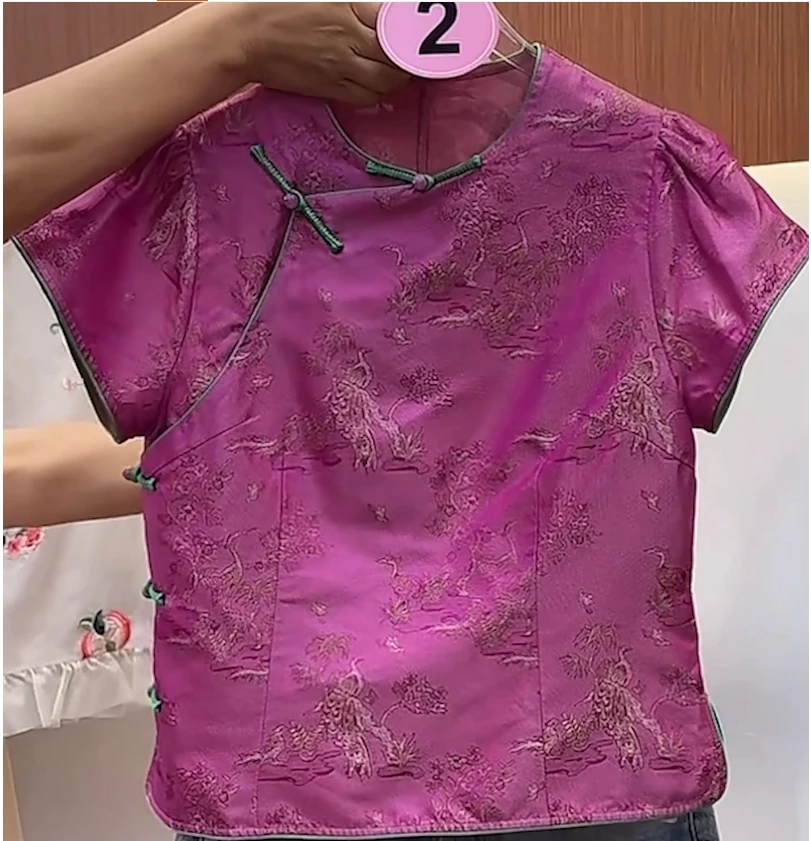 Heavy industry embroidery new Chinese style short sleeved shirt for women, loose round neck top, beautiful shirt
Heavy industry embroidery new Chinese style short sleeved shirt for women, loose round neck top, beautiful shirt