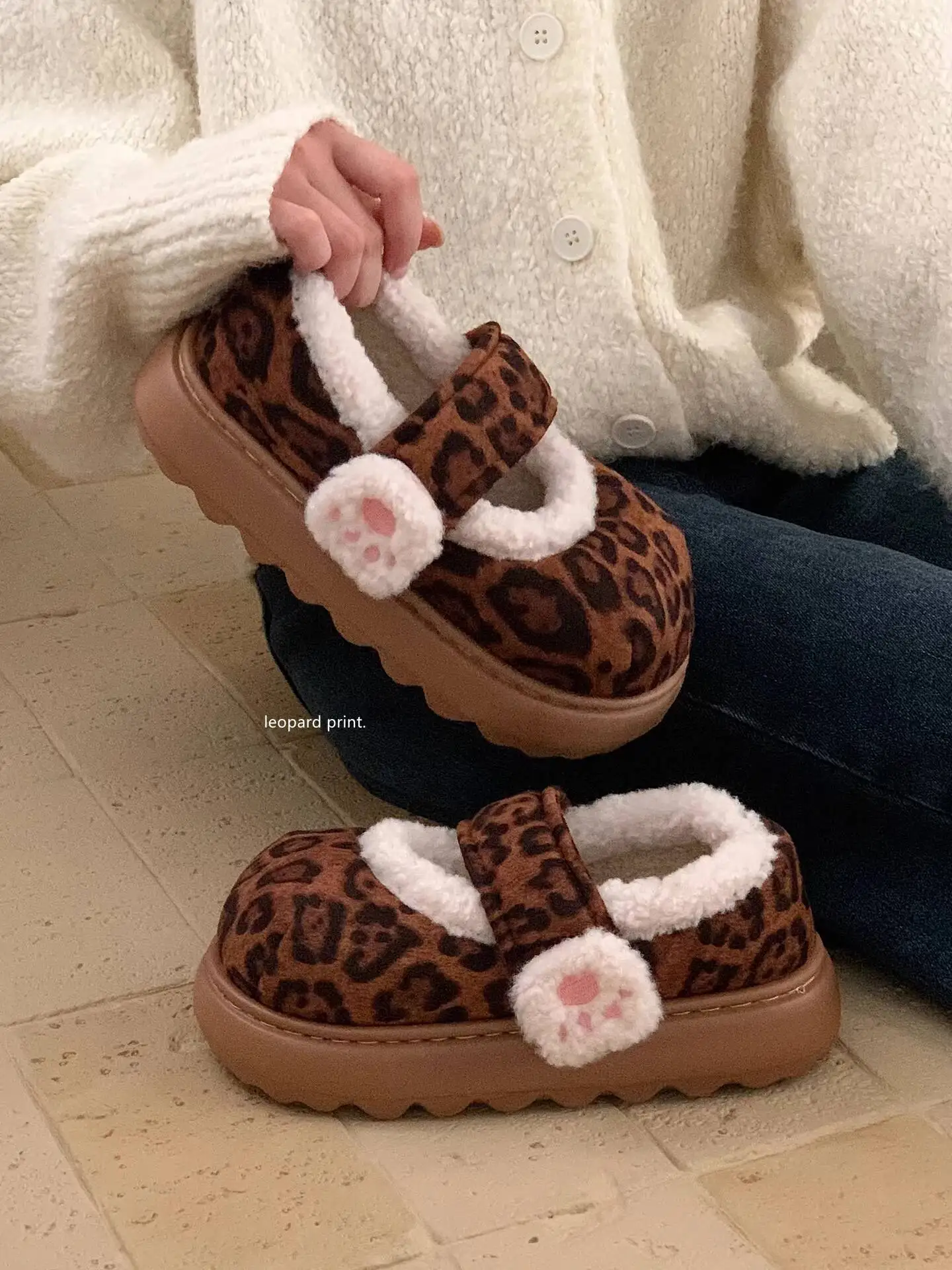 Leopard Plush Slippers Women's Winter Cotton Shoes Elegant Leopard Print Mary Jane Cute Cat Claw Non Slip Casual Bean Shoes
Leopard Plush Slippers Women's Winter Cotton Shoes Elegant Leopard Print Mary Jane Cute Cat Claw Non Slip Casual Bean Shoes