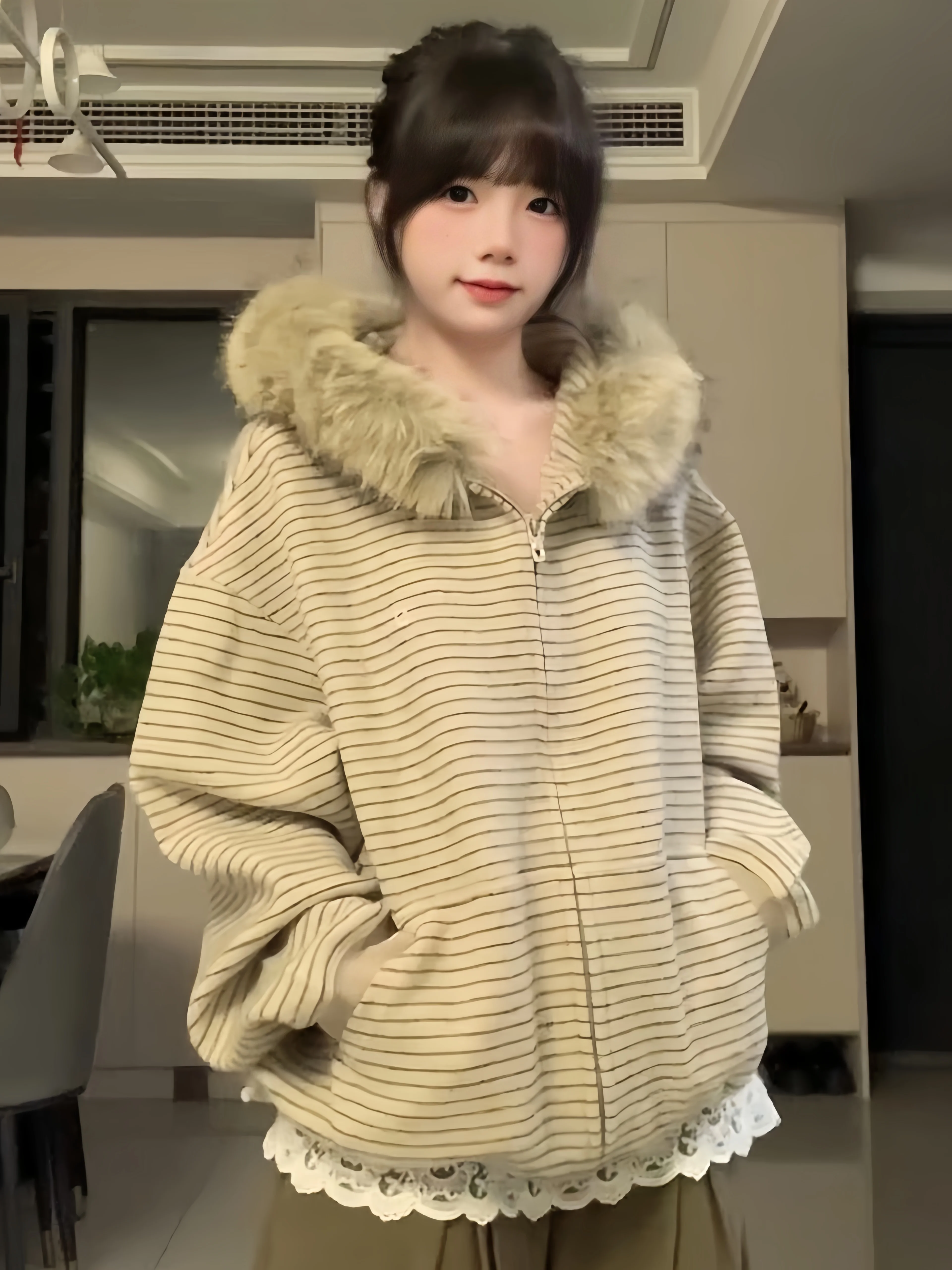 Retro American Style Hooded Sweatshirt Jacket Women's Loose Casual Outerwear with Fur Collar Striped Design for Autumn
Retro American Style Hooded Sweatshirt Jacket Women's Loose Casual Outerwear with Fur Collar Striped Design for Autumn