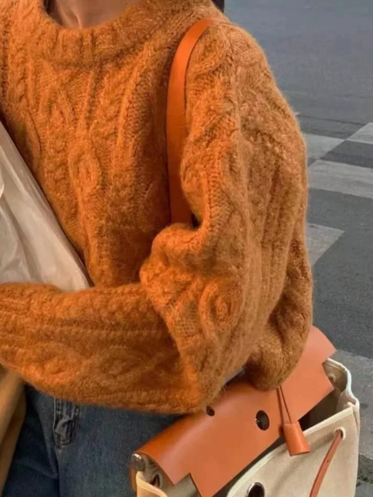 Женский вязаный свитер из тонкой шерсти, свободного кроя, в корейском стиле, осенне-зимняя новинка, верхняя одежда
Женский вязаный свитер из тонкой шерсти, свободного кроя, в корейском стиле, осенне-зимняя новинка, верхняя одежда