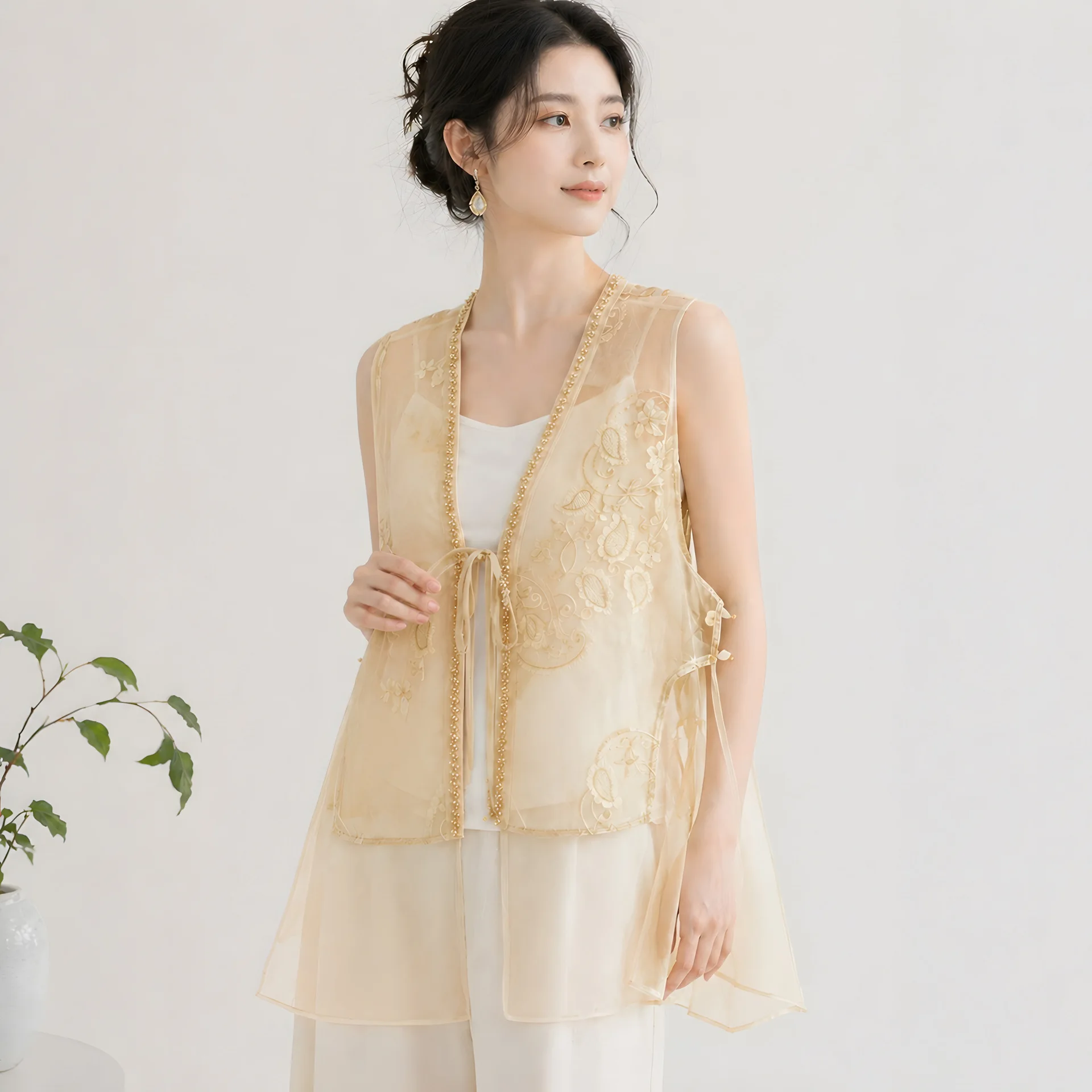 Beads Sequined Embroidery Flower Vest Coat Women's New Chinese Style Vest Top Layered Waistcoat Vest Summer Thin Jacket Top
Beads Sequined Embroidery Flower Vest Coat Women's New Chinese Style Vest Top Layered Waistcoat Vest Summer Thin Jacket Top