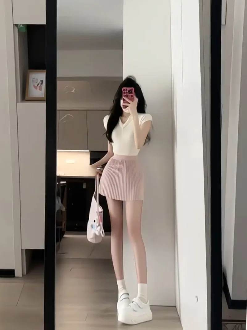 Pure Sexy Suit Women's Summer Beige Short-sleeved Knitted T-shirt Top A-line Pleated Skirt Two-piece Set Fashion Female Clothes
Pure Sexy Suit Women's Summer Beige Short-sleeved Knitted T-shirt Top A-line Pleated Skirt Two-piece Set Fashion Female Clothes