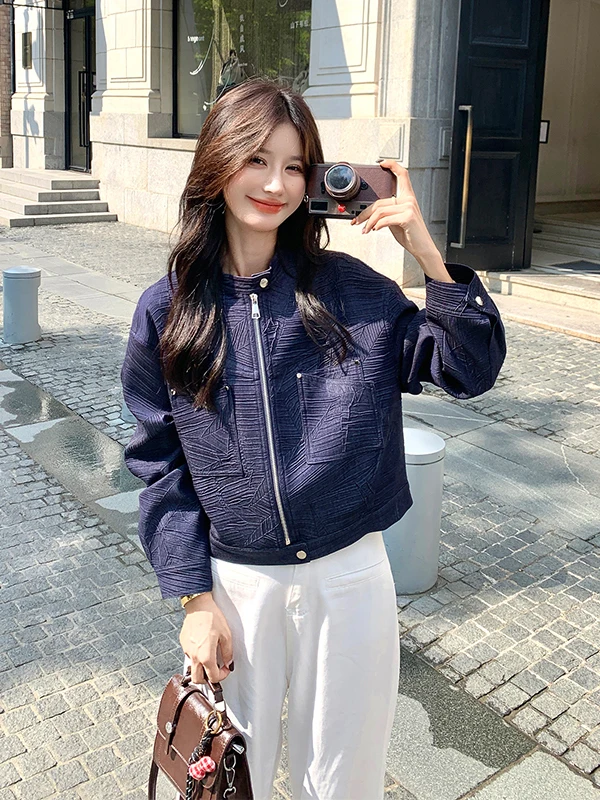 Повседневная женская джинсовая куртка с воротником-стойкой, весна-осень, новая модная универсальная модель, маленький размер, белая, подчеркивающая фигуру
Повседневная женская джинсовая куртка с воротником-стойкой, весна-осень, новая модная универсальная модель, маленький размер, белая, подчеркивающая фигуру