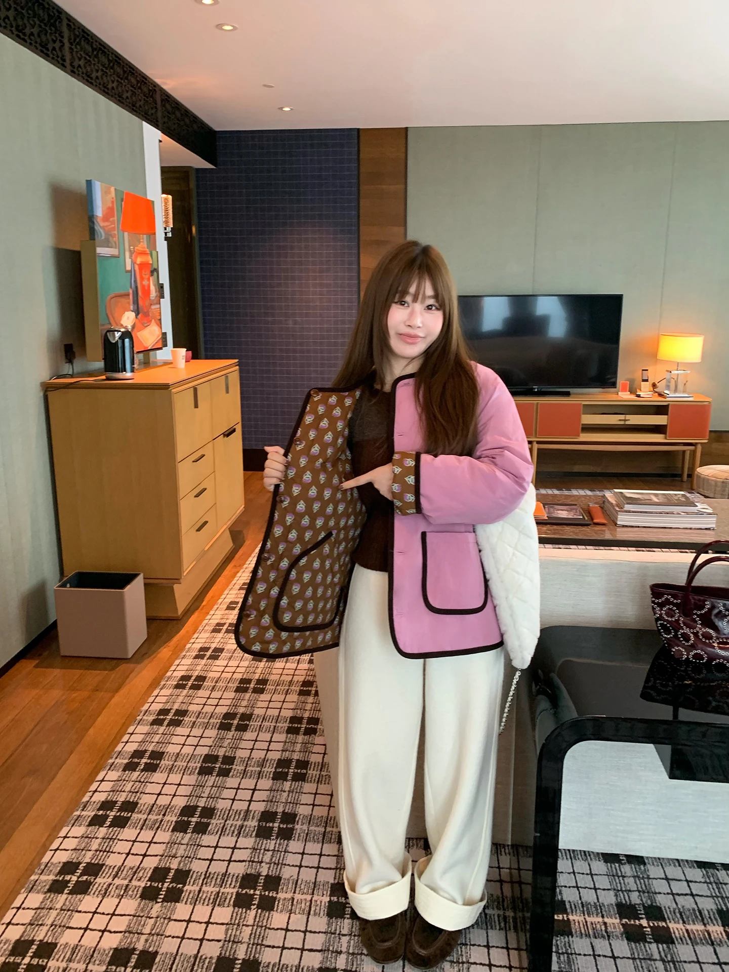 Double-Sided Wear Cotton Jaet Raspberrry Pink & Blue Plumeria Quilted Loose Fit Regular Length Single Button Closure Long S...
Double-Sided Wear Cotton Jaet Raspberrry Pink & Blue Plumeria Quilted Loose Fit Regular Length Single Button Closure Long S...