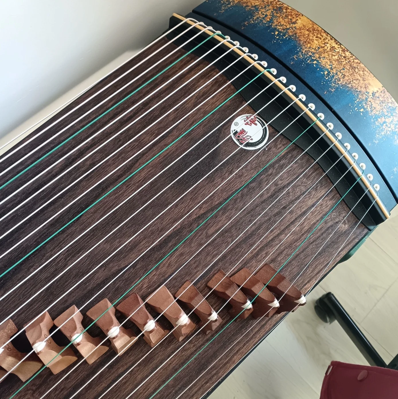 Guzheng 100cm 21 strings zither portable Intangible Cultural Heritage Techniques: Painting Stars and Patterns Chinese string ins
Guzheng 100cm 21 strings zither portable Intangible Cultural Heritage Techniques: Painting Stars and Patterns Chinese string ins