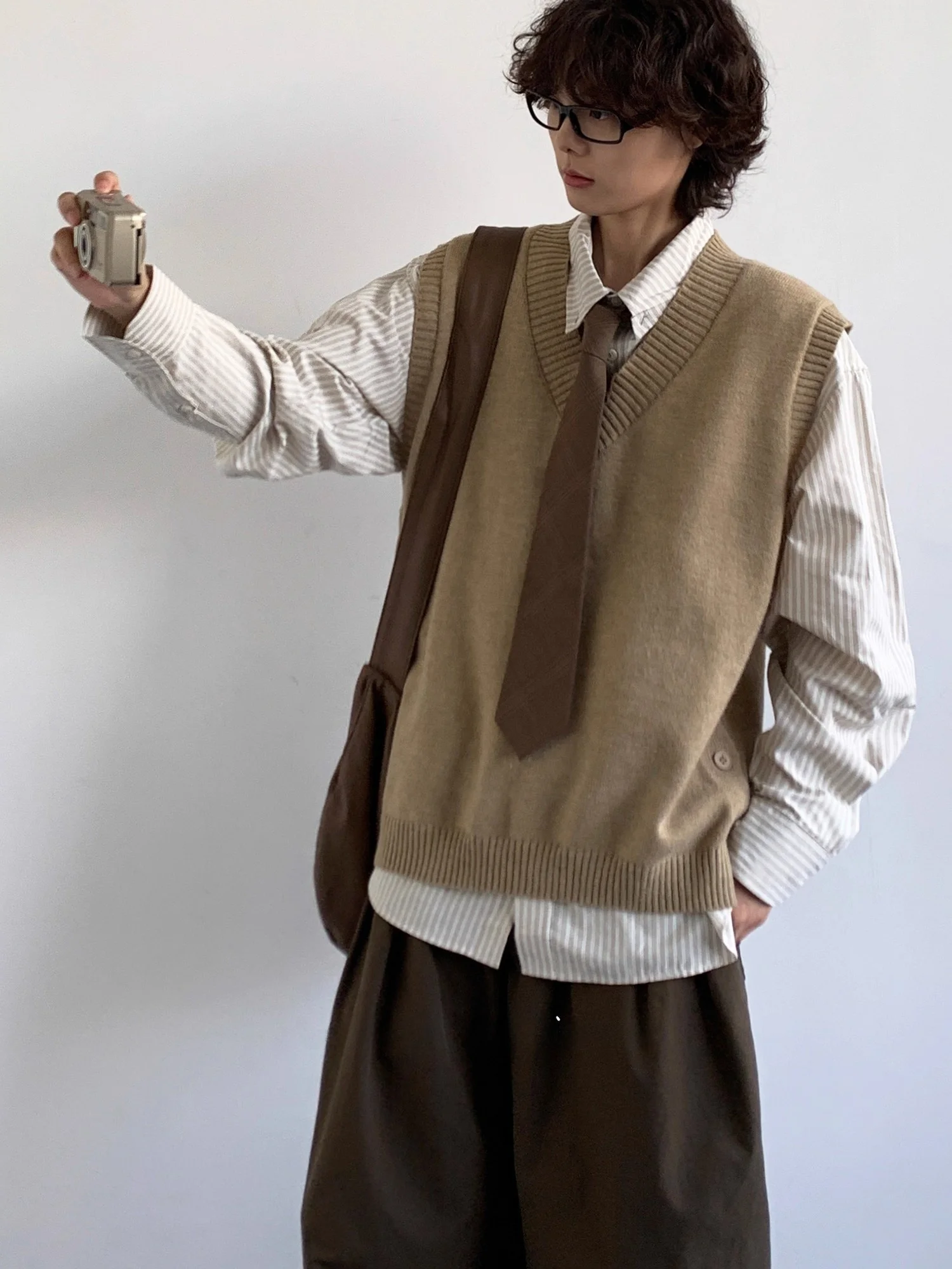 Autumn Winter New Sle Japanese Retro College Knitted Vest ex Color Svel Hoodie Outerwear for Men And Women
Autumn Winter New Sle Japanese Retro College Knitted Vest ex Color Svel Hoodie Outerwear for Men And Women