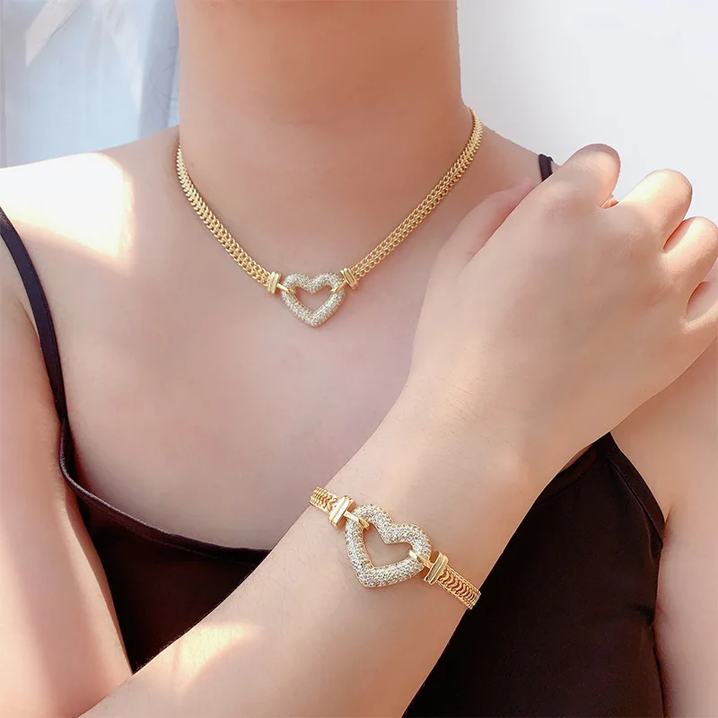 Korean ins-style minimalist European and American fashion personality layered chunky chain set, hip-hop style gold heart-shaped
Korean ins-style minimalist European and American fashion personality layered chunky chain set, hip-hop style gold heart-shaped