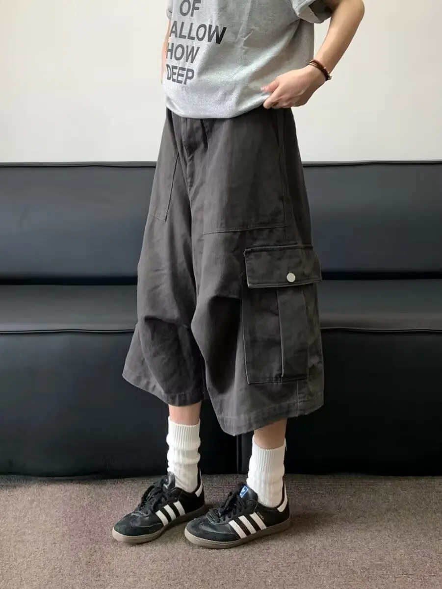 Американские ретро-шорты в рабочем стиле для мужчин: повседневные свободные широкие брюки-капри, летняя новинка, уличный тренд, брендовые шорты
Американские ретро-шорты в рабочем стиле для мужчин: повседневные свободные широкие брюки-капри, летняя новинка, уличный тренд, брендовые шорты