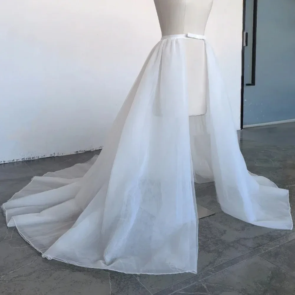 Crafted chiffon dress with movable traction, wedding, and movable skirt
Crafted chiffon dress with movable traction, wedding, and movable skirt
