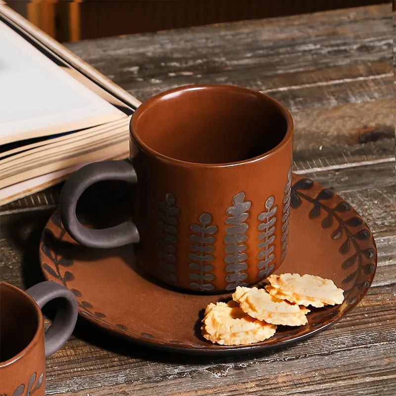 Винтажная рельефная керамическая кружка, набор кофейных чашек в американском стиле Ins с кружевным узором, маленькая черная глиняная чашка
Винтажная рельефная керамическая кружка, набор кофейных чашек в американском стиле Ins с кружевным узором, маленькая черная глиняная чашка