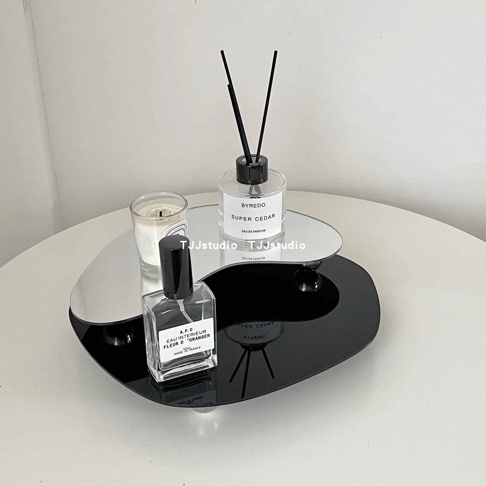 Акриловое зеркало-поднос неправильной геометрической формы, стильное украшение для дома в стиле Ins, подставка для ароматерапии, декоративная доска для хранения
Акриловое зеркало-поднос неправильной геометрической формы, стильное украшение для дома в стиле Ins, подставка для ароматерапии, декоративная доска для хранения