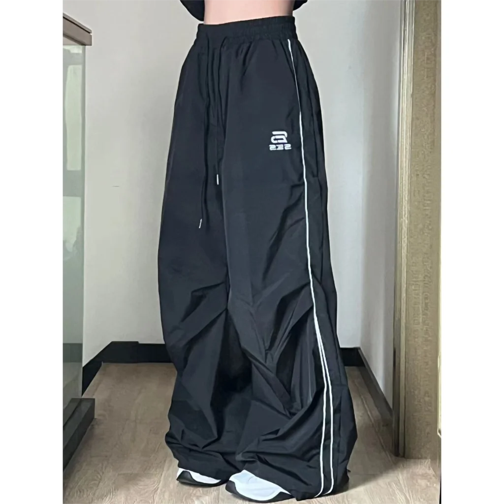 Y2K Women Streetwear Black Cargo Korean Harajuku Parachute Track Pants Men Sweatpants Wide Leg Joggers Trousers Clothes
Y2K Women Streetwear Black Cargo Korean Harajuku Parachute Track Pants Men Sweatpants Wide Leg Joggers Trousers Clothes