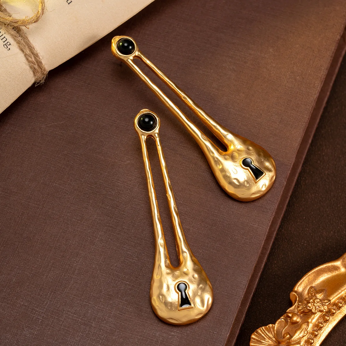 Medieval vintage long stretch keyhole stud earrings retro temperament earrings enamel earrings for women
Medieval vintage long stretch keyhole stud earrings retro temperament earrings enamel earrings for women