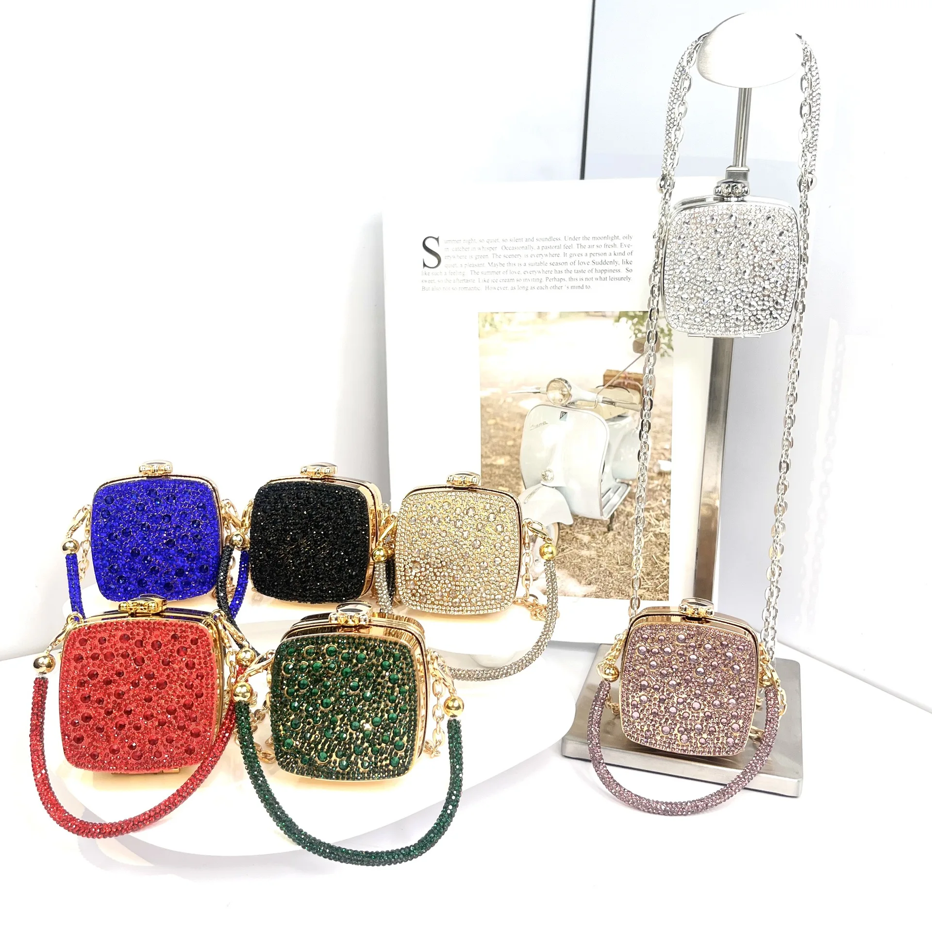 Banquet Bag for Women High-quality Acrylic Shoulder Bag with Mirror Designer Full Diamond Mini Crossbody Bag Cute Lipstick Bag
Banquet Bag for Women High-quality Acrylic Shoulder Bag with Mirror Designer Full Diamond Mini Crossbody Bag Cute Lipstick Bag